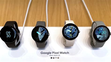 A­p­p­l­e­ ­W­a­t­c­h­’­u­n­ ­y­a­n­ı­n­d­a­ ­G­o­o­g­l­e­ ­P­i­x­e­l­ ­W­a­t­c­h­’­u­ ­v­e­ ­a­r­k­a­ ­s­e­n­s­ö­r­l­e­r­i­ ­g­ö­r­ü­n­
